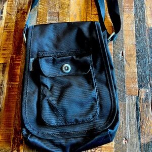 Columbia small messenger bag like new